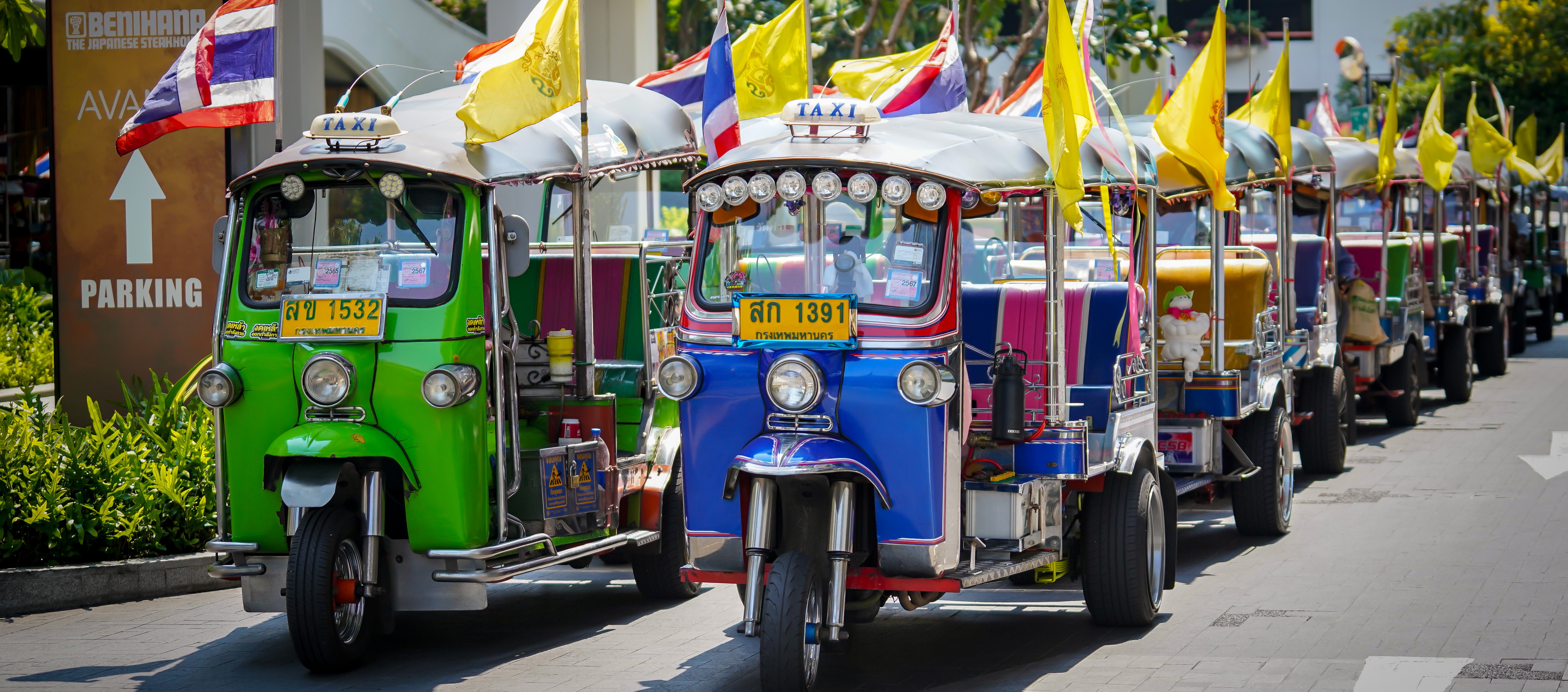 Tuk tuk convoy